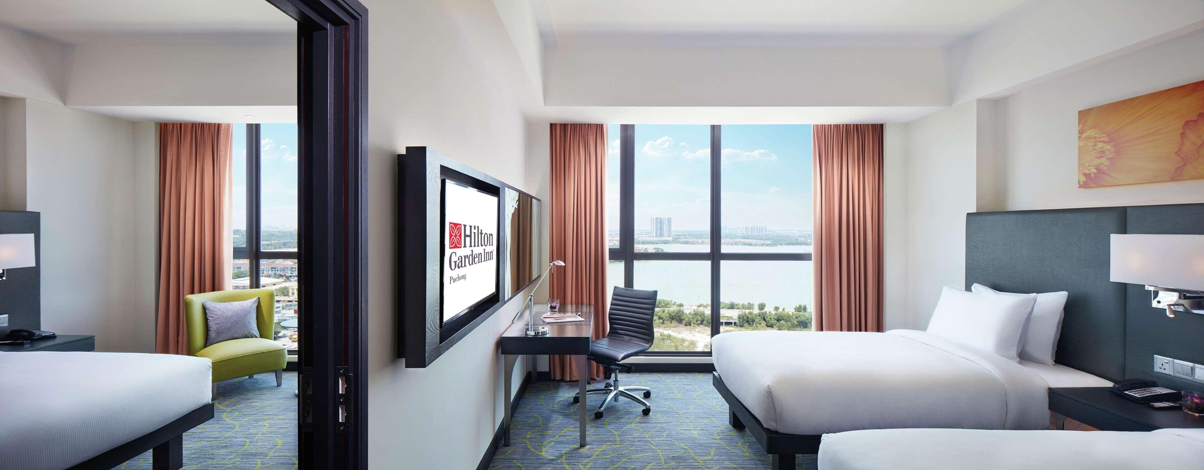 Hilton Garden Inn Пучонг Экстерьер фото