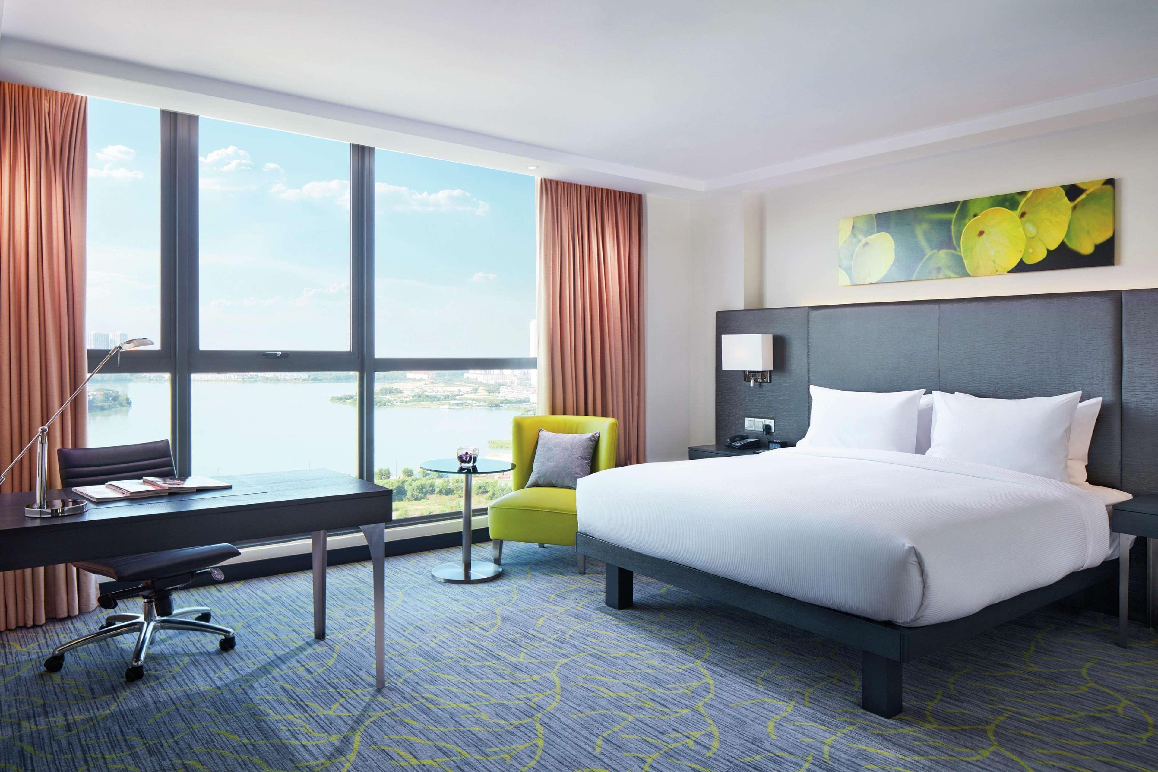 Hilton Garden Inn Пучонг Экстерьер фото