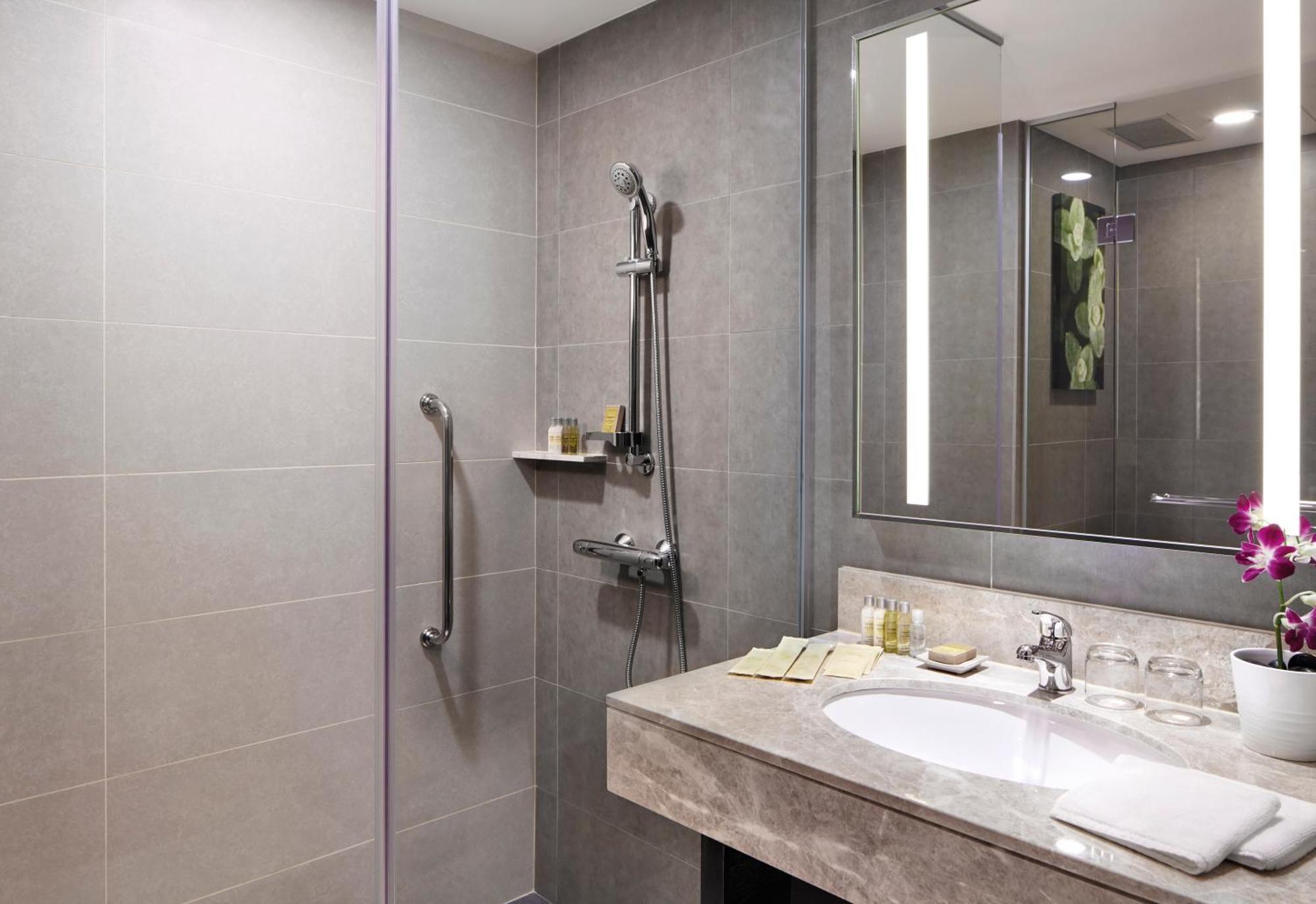 Hilton Garden Inn Пучонг Экстерьер фото