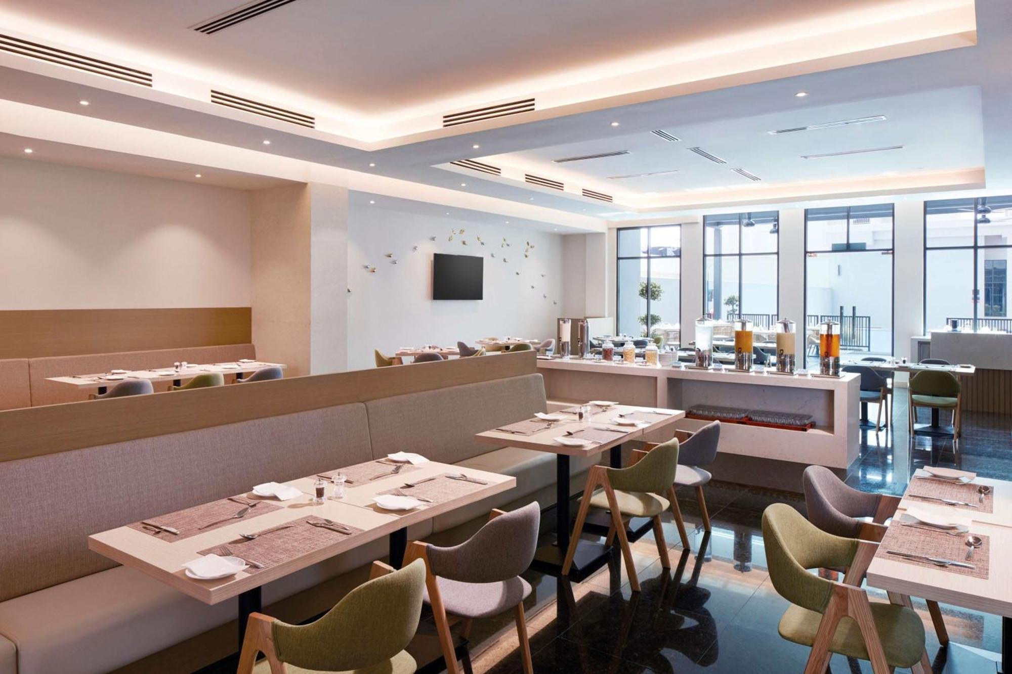 Hilton Garden Inn Пучонг Экстерьер фото