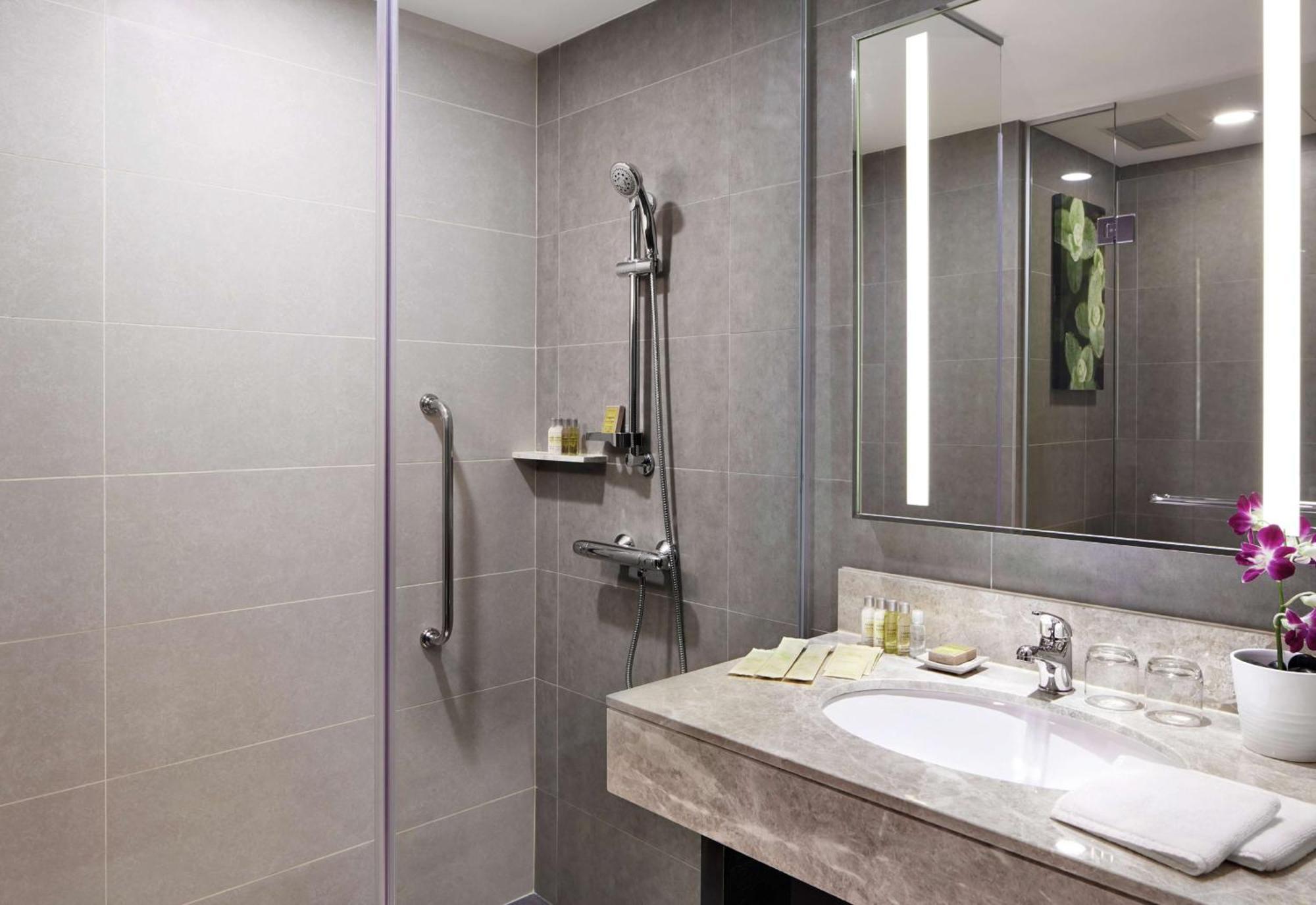 Hilton Garden Inn Пучонг Экстерьер фото