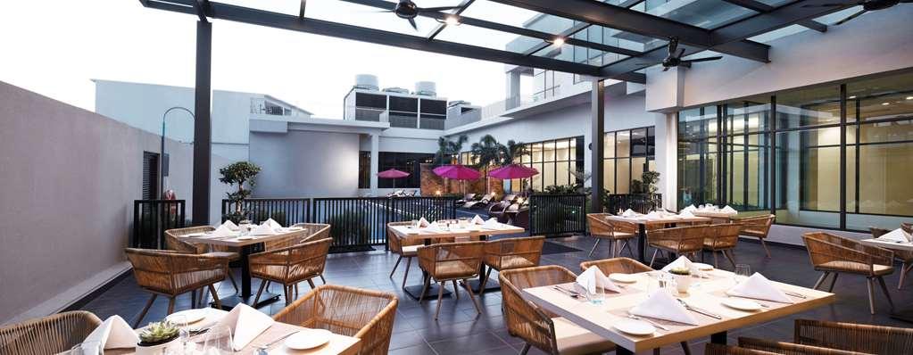 Hilton Garden Inn Пучонг Ресторан фото